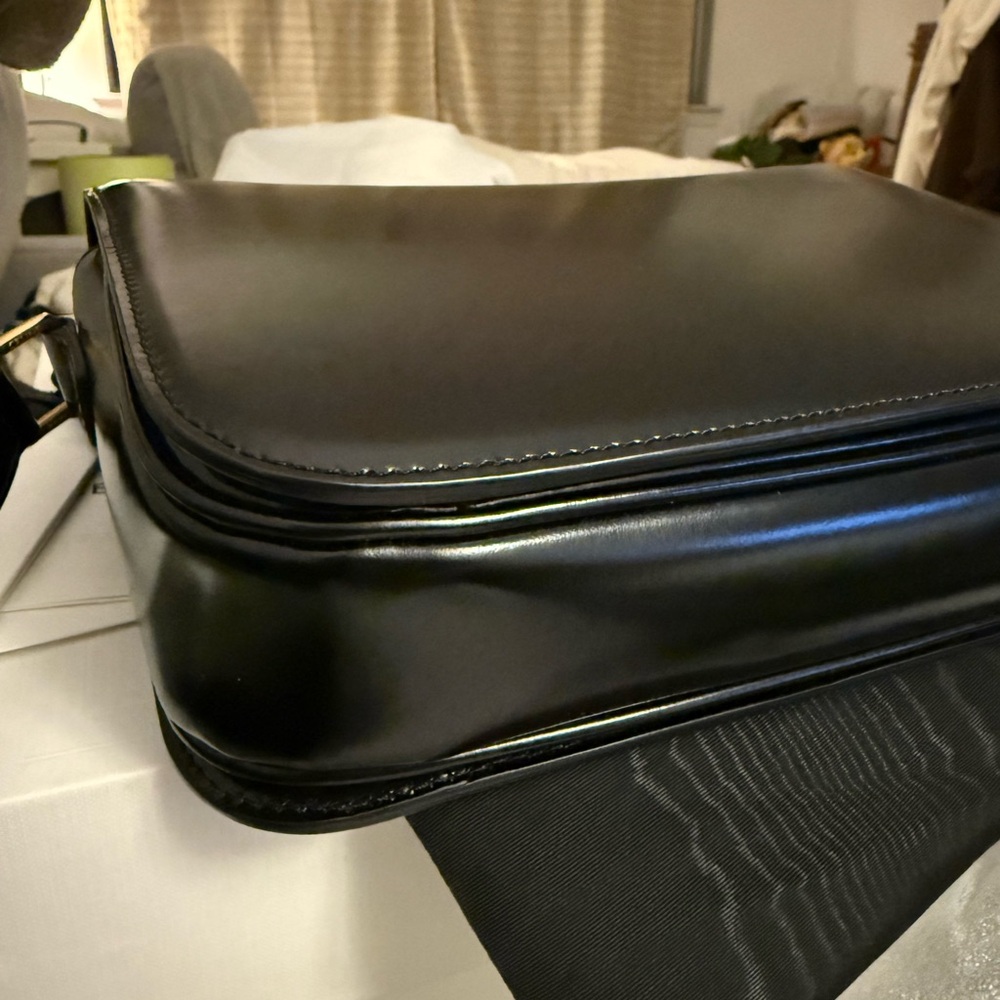 LIKE NEW Celine CLASSIQUE TRIOMPHE BAG IN SHINY CALFSKIN BLACK/ Medium size - Picture 7 of 13